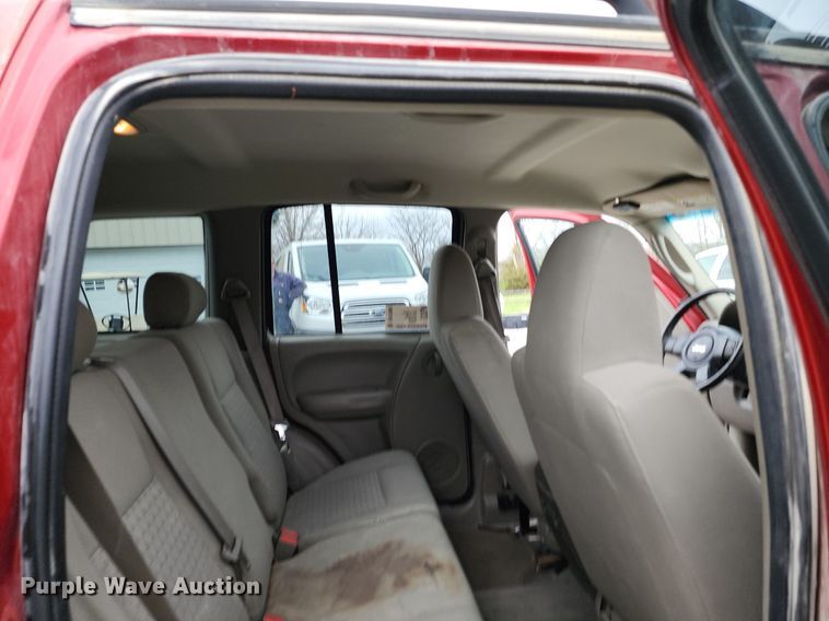 image for item DR7900 2006 Jeep  Liberty SUV