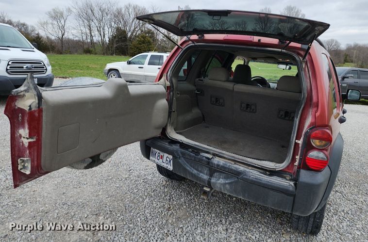 image for item DR7900 2006 Jeep  Liberty SUV