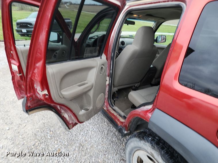 image for item DR7900 2006 Jeep  Liberty SUV