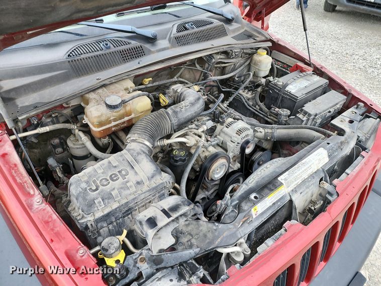 image for item DR7900 2006 Jeep  Liberty SUV