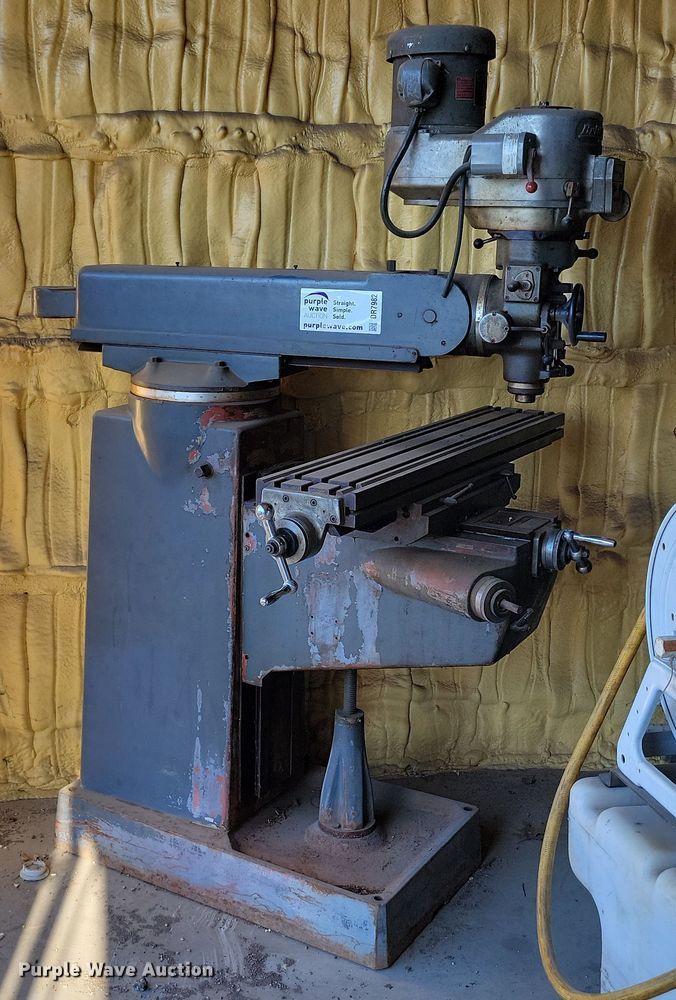 image for item DR7982 Bridgeport milling machine