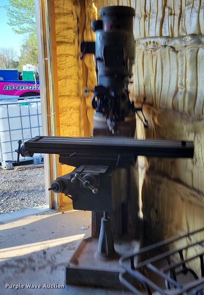 image for item DR7982 Bridgeport milling machine