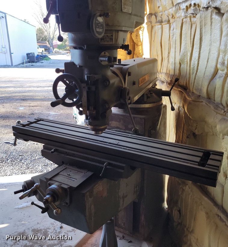 image for item DR7982 Bridgeport milling machine