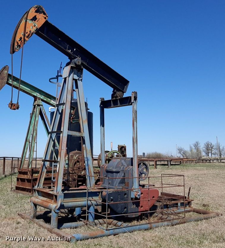 image for item DV9921 Lufkin pump jack