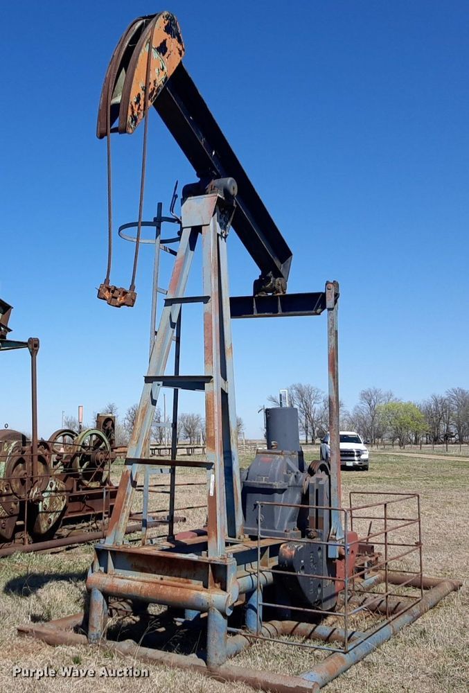 image for item DV9921 Lufkin pump jack