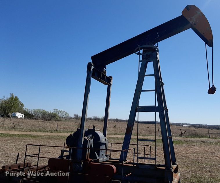 image for item DV9921 Lufkin pump jack