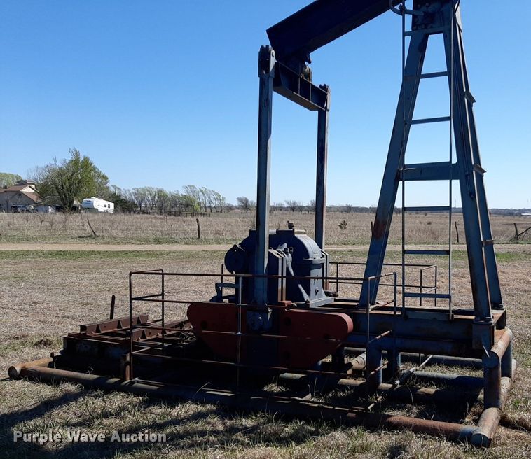image for item DV9921 Lufkin pump jack