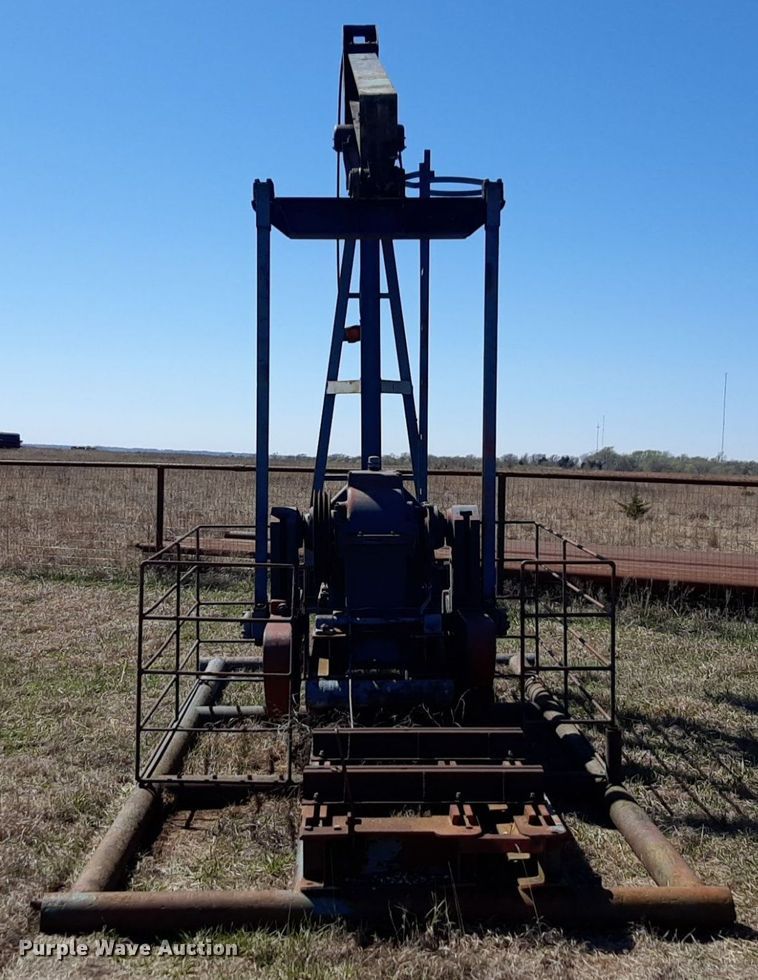 image for item DV9921 Lufkin pump jack