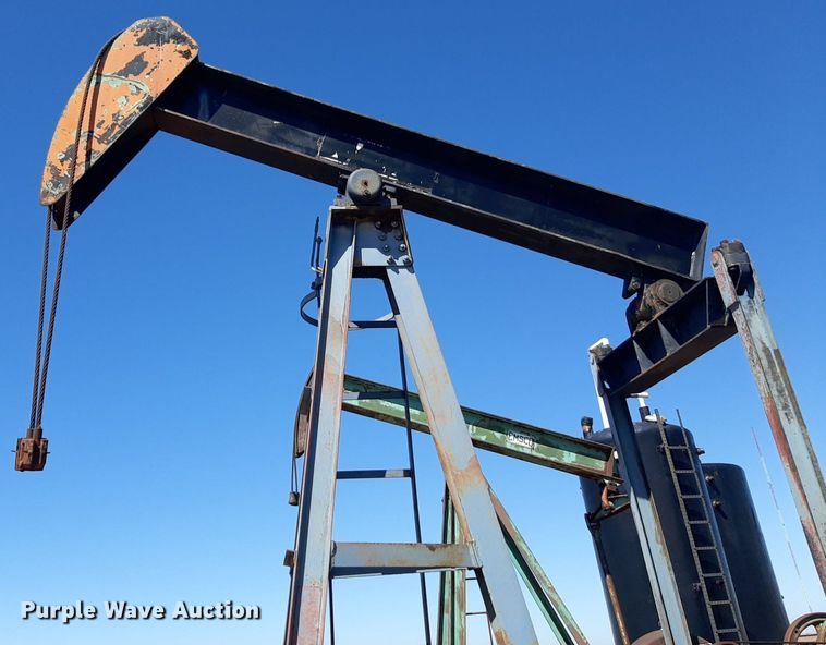 image for item DV9921 Lufkin pump jack