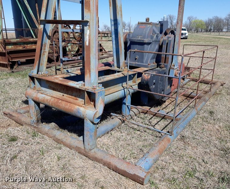 image for item DV9921 Lufkin pump jack