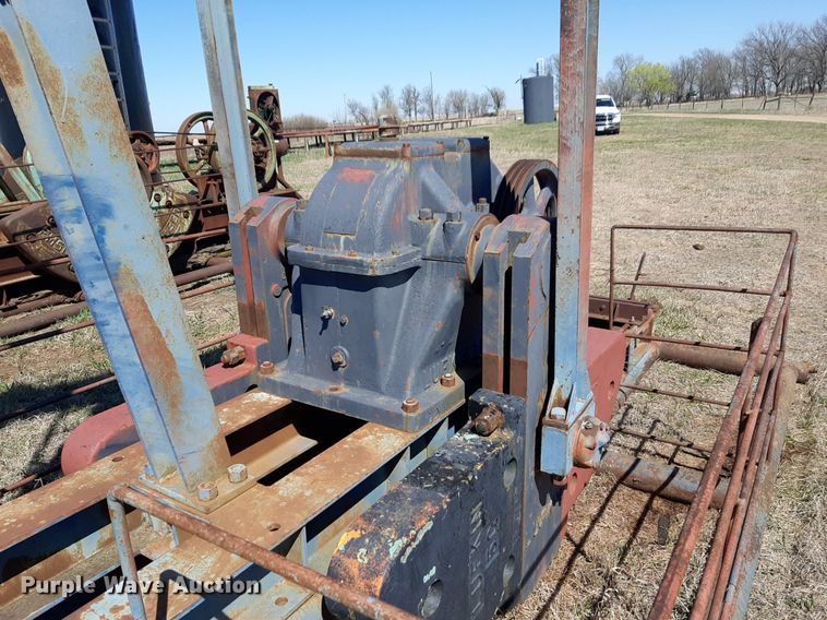 image for item DV9921 Lufkin pump jack