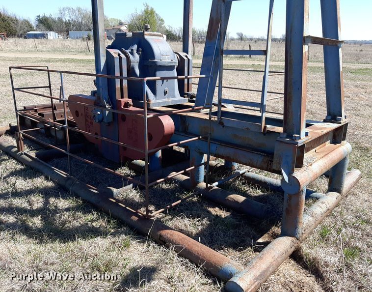 image for item DV9921 Lufkin pump jack