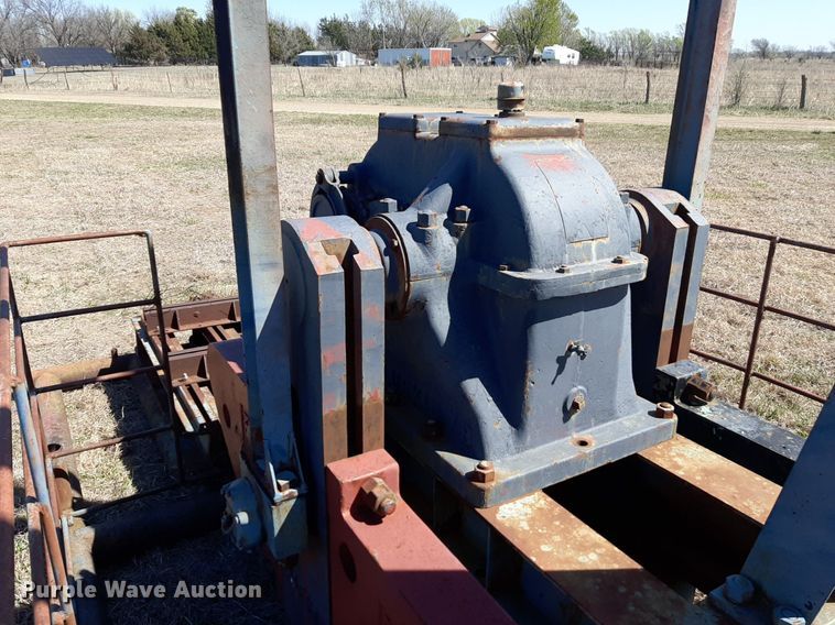 image for item DV9921 Lufkin pump jack