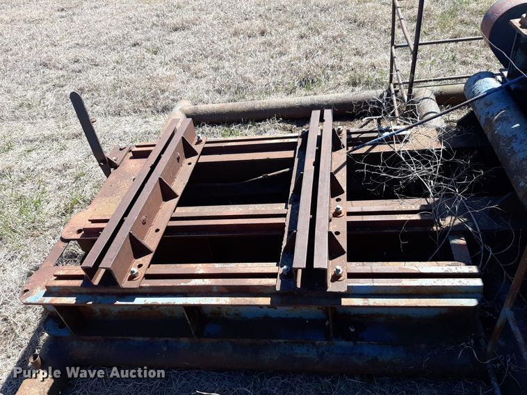 image for item DV9921 Lufkin pump jack