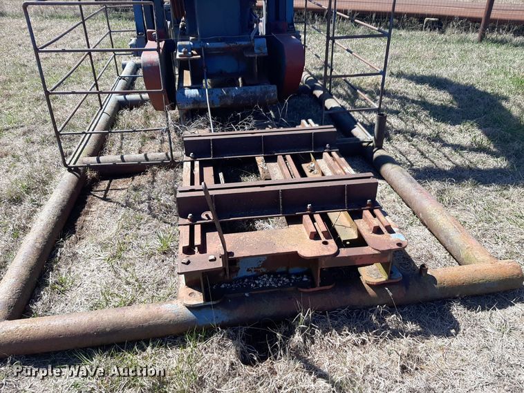 image for item DV9921 Lufkin pump jack