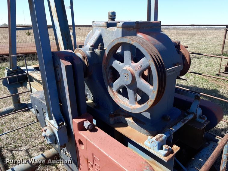 image for item DV9921 Lufkin pump jack