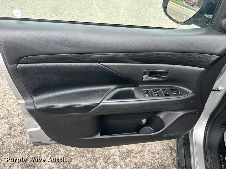 image for item DW2971 2018 Mitsubishi Outlander SEL SUV