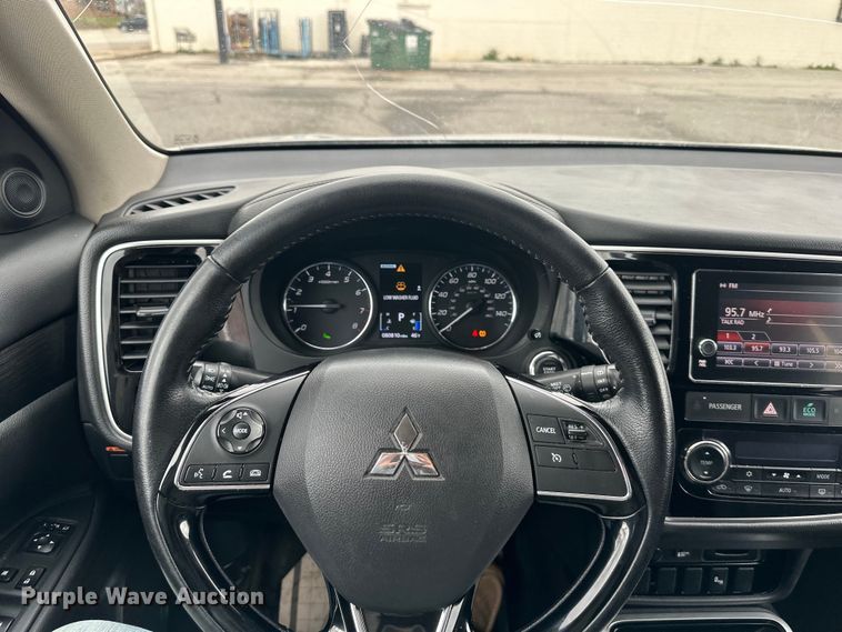 image for item DW2971 2018 Mitsubishi Outlander SEL SUV