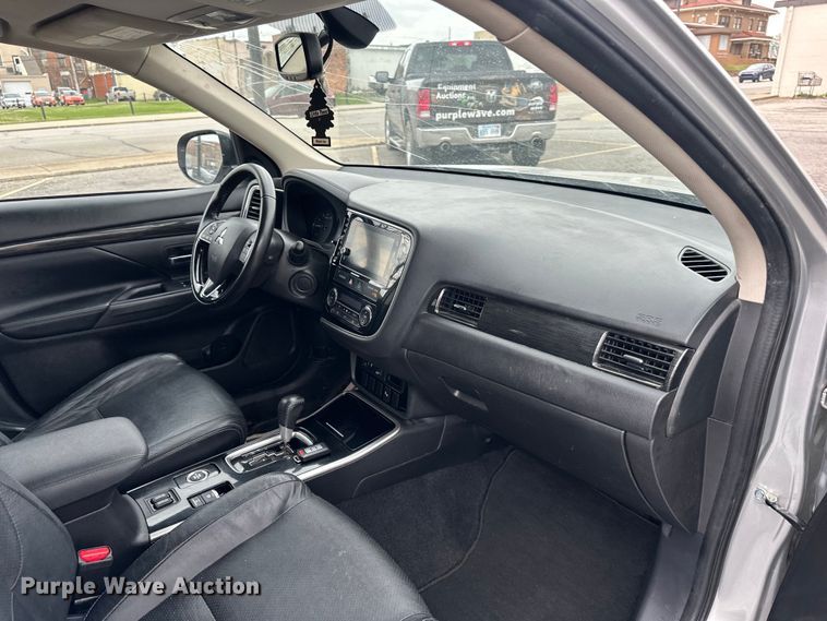 image for item DW2971 2018 Mitsubishi Outlander SEL SUV