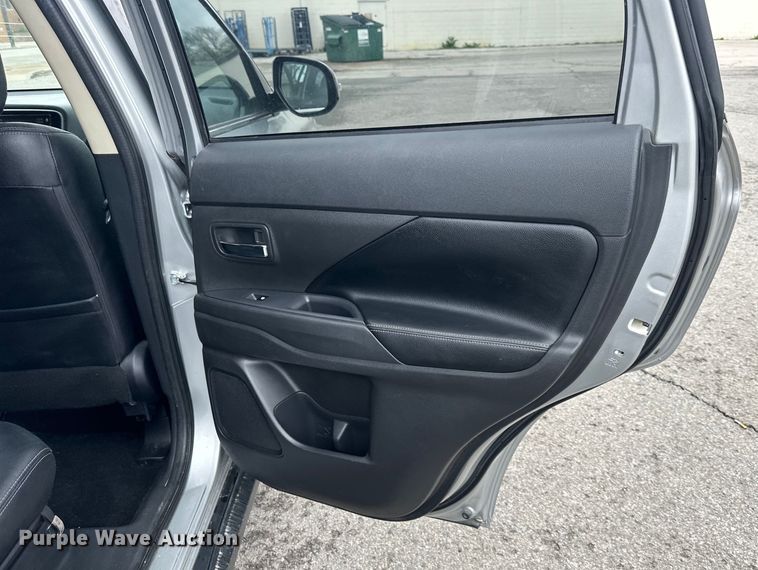 image for item DW2971 2018 Mitsubishi Outlander SEL SUV