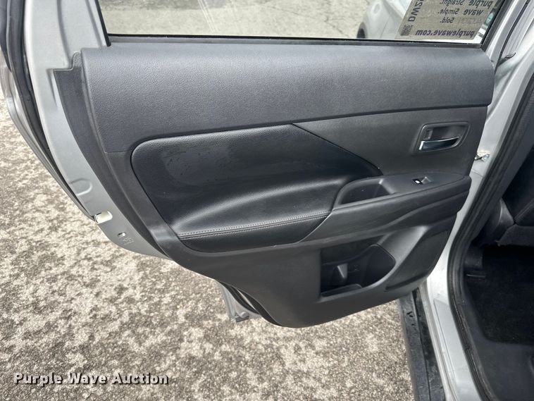 image for item DW2971 2018 Mitsubishi Outlander SEL SUV