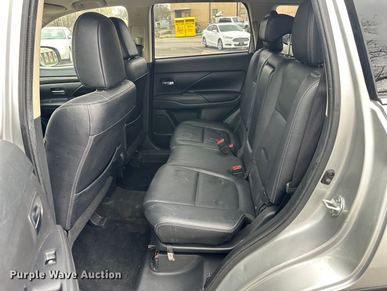 image for item DW2971 2018 Mitsubishi Outlander SEL SUV