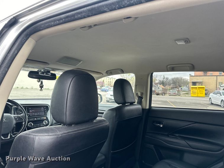 image for item DW2971 2018 Mitsubishi Outlander SEL SUV