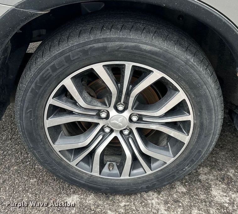 image for item DW2971 2018 Mitsubishi Outlander SEL SUV