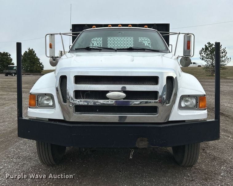 image for item EG1183 2007 Ford F650 Super Duty flatbed truck