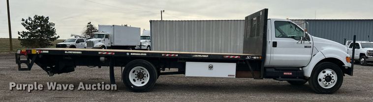 image for item EG1183 2007 Ford F650 Super Duty flatbed truck