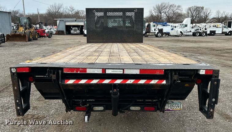 image for item EG1183 2007 Ford F650 Super Duty flatbed truck