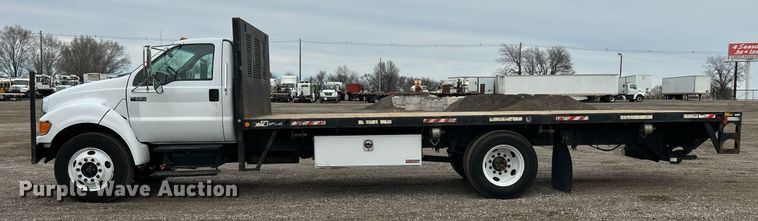 image for item EG1183 2007 Ford F650 Super Duty flatbed truck