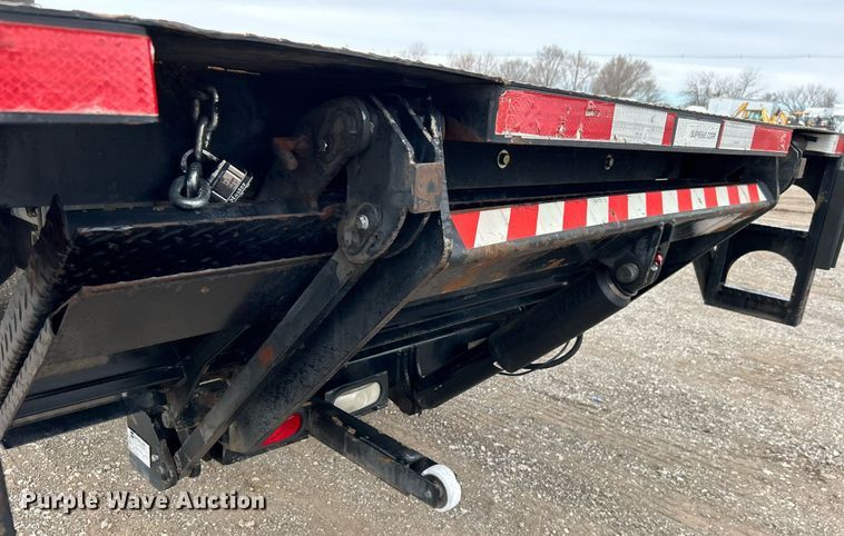 image for item EG1183 2007 Ford F650 Super Duty flatbed truck