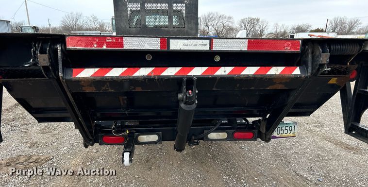 image for item EG1183 2007 Ford F650 Super Duty flatbed truck