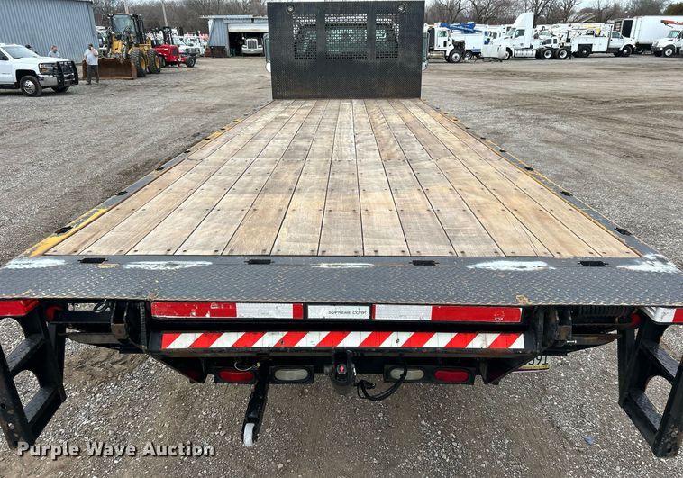 image for item EG1183 2007 Ford F650 Super Duty flatbed truck