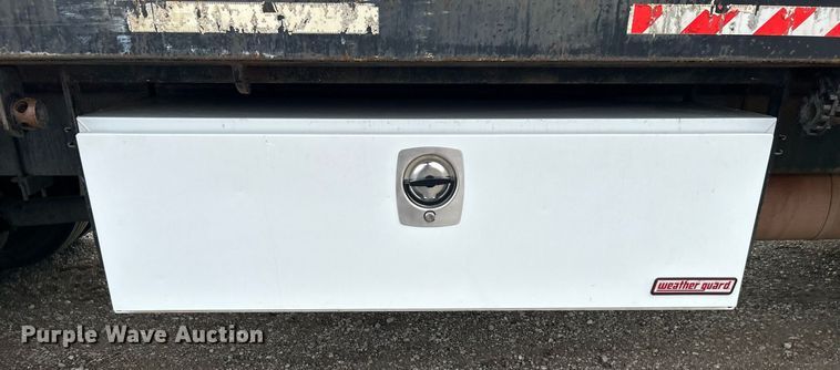 image for item EG1183 2007 Ford F650 Super Duty flatbed truck