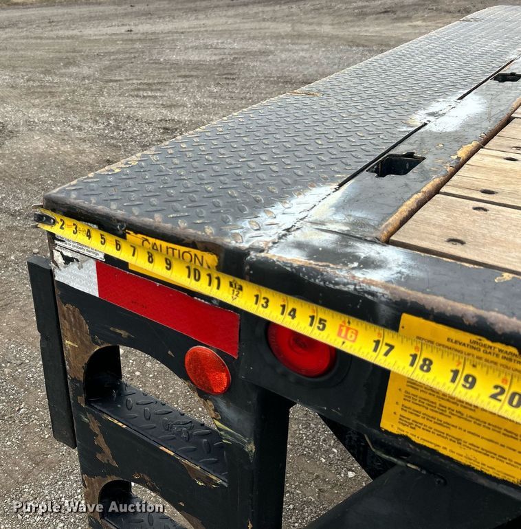image for item EG1183 2007 Ford F650 Super Duty flatbed truck