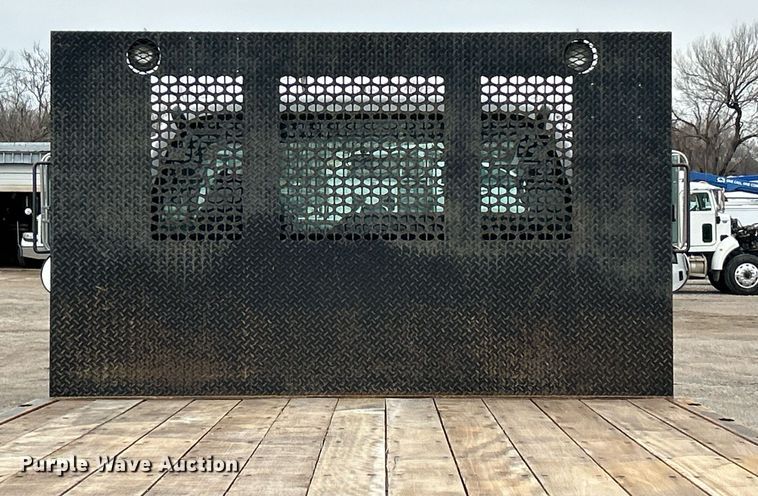 image for item EG1183 2007 Ford F650 Super Duty flatbed truck