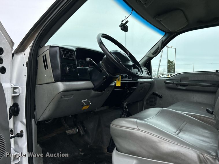 image for item EG1183 2007 Ford F650 Super Duty flatbed truck