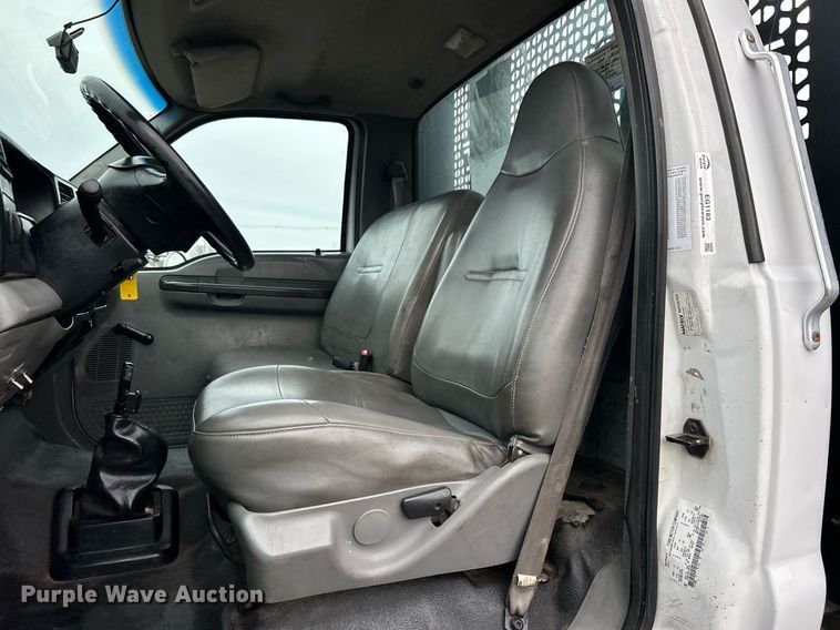 image for item EG1183 2007 Ford F650 Super Duty flatbed truck