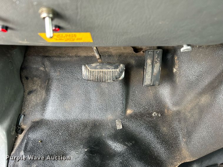 image for item EG1183 2007 Ford F650 Super Duty flatbed truck