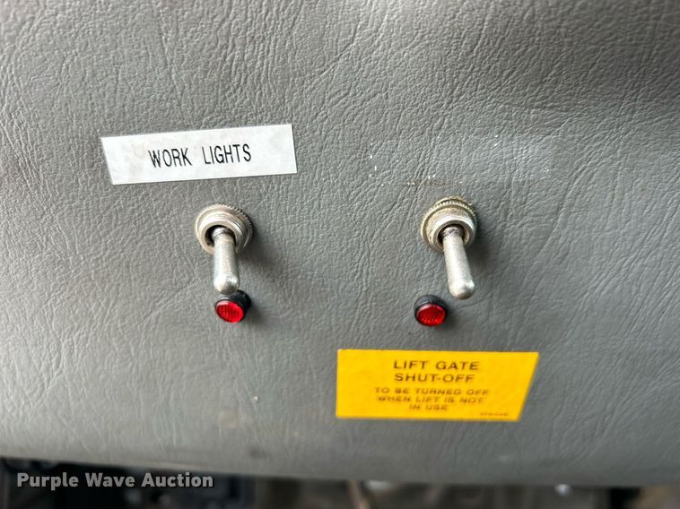 image for item EG1183 2007 Ford F650 Super Duty flatbed truck