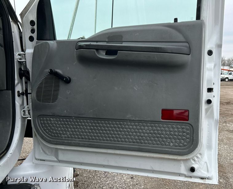 image for item EG1183 2007 Ford F650 Super Duty flatbed truck