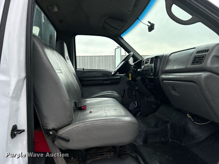 image for item EG1183 2007 Ford F650 Super Duty flatbed truck