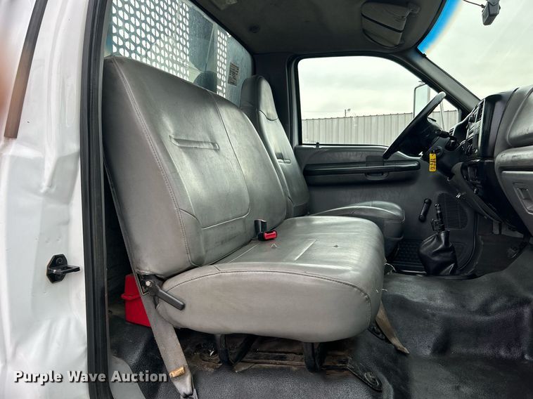 image for item EG1183 2007 Ford F650 Super Duty flatbed truck