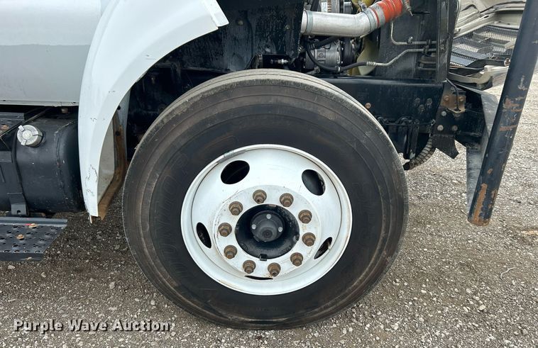 image for item EG1183 2007 Ford F650 Super Duty flatbed truck