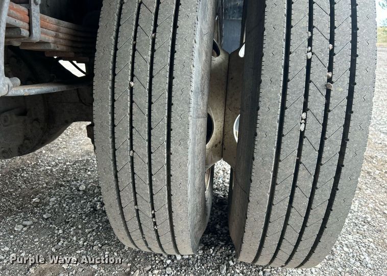 image for item EG1183 2007 Ford F650 Super Duty flatbed truck