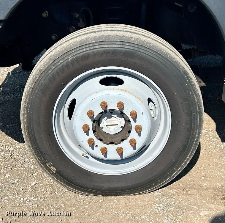 image for item EG1220 2015 Ford F550 Super Duty Crew Cab flatbed truck