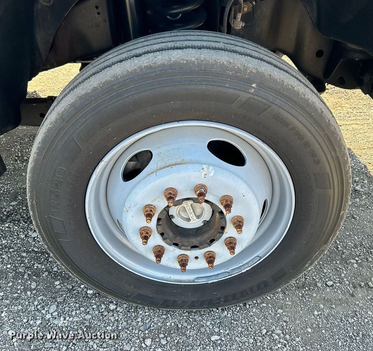 image for item EG1220 2015 Ford F550 Super Duty Crew Cab flatbed truck