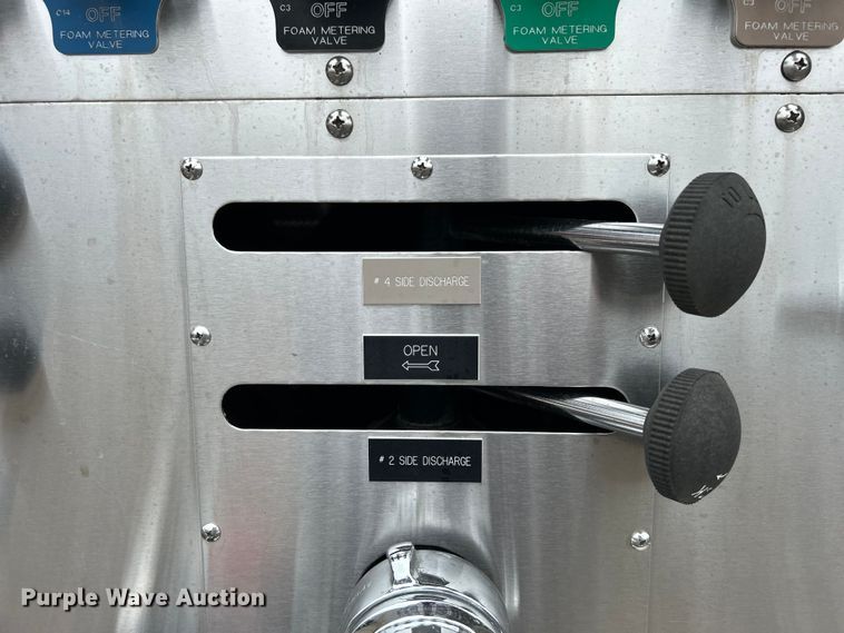 image for item EG1290 1993 International  4900 pumper fire truck